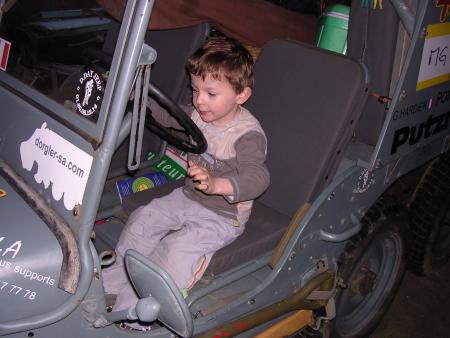vous avez vu je me la pète au volant de la jeep de tonton